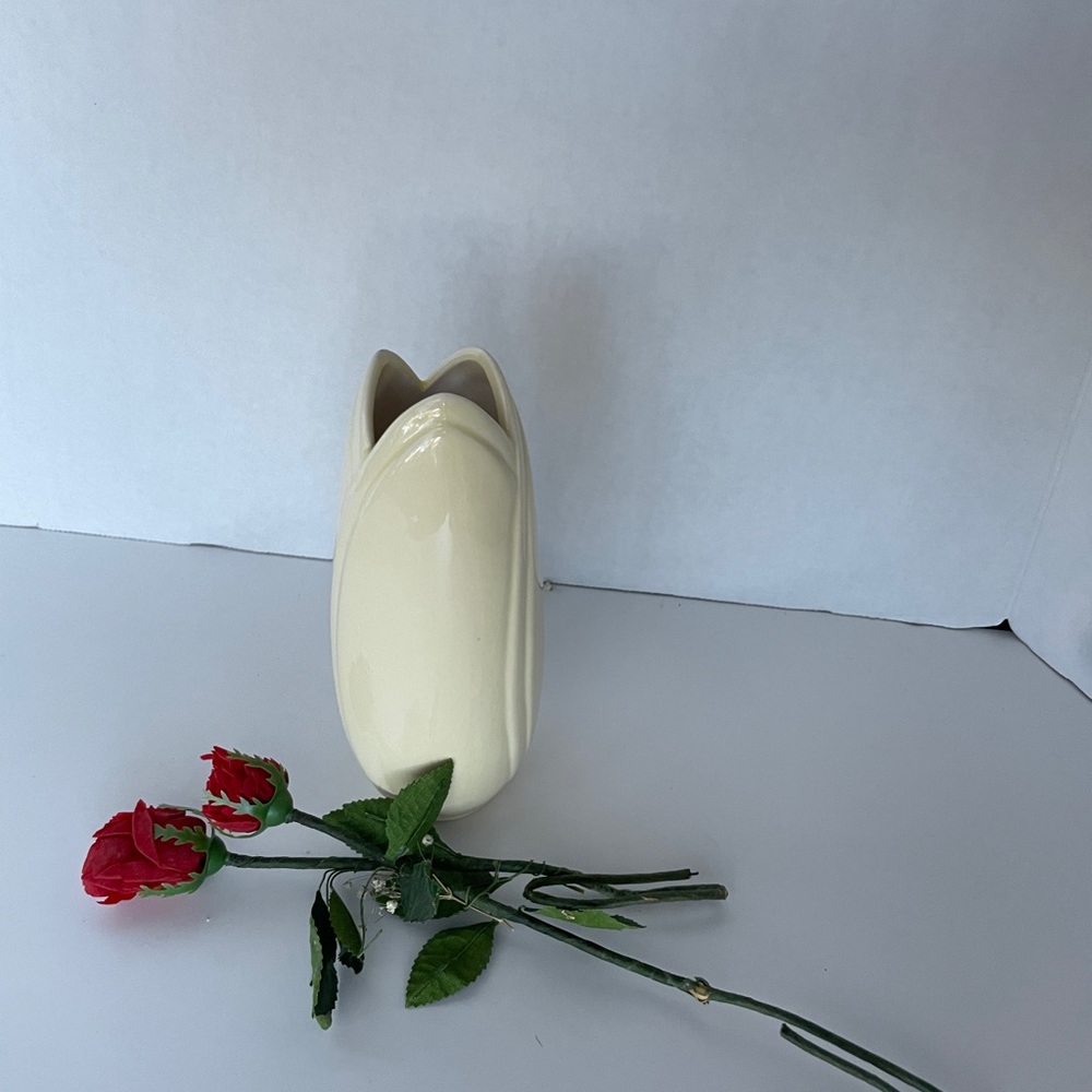 Bud Vase with Artificial Roses - Picture 5 of 6